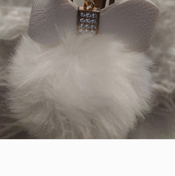 NEW IN BAG keychain pom pom - Picture 6 of 12